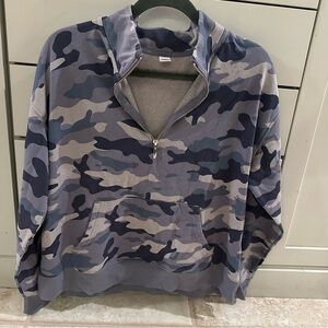 Old Navy Women's Blue and Gray Camouflage Quarter Zip-Up Sweater with Pocket L